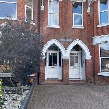 Number 10 Service Apartment - Danes Southampton Bagian luar foto